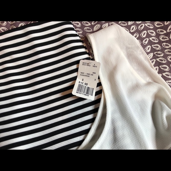 Pencil Skirt and Top Outfit - Picture 3 of 3